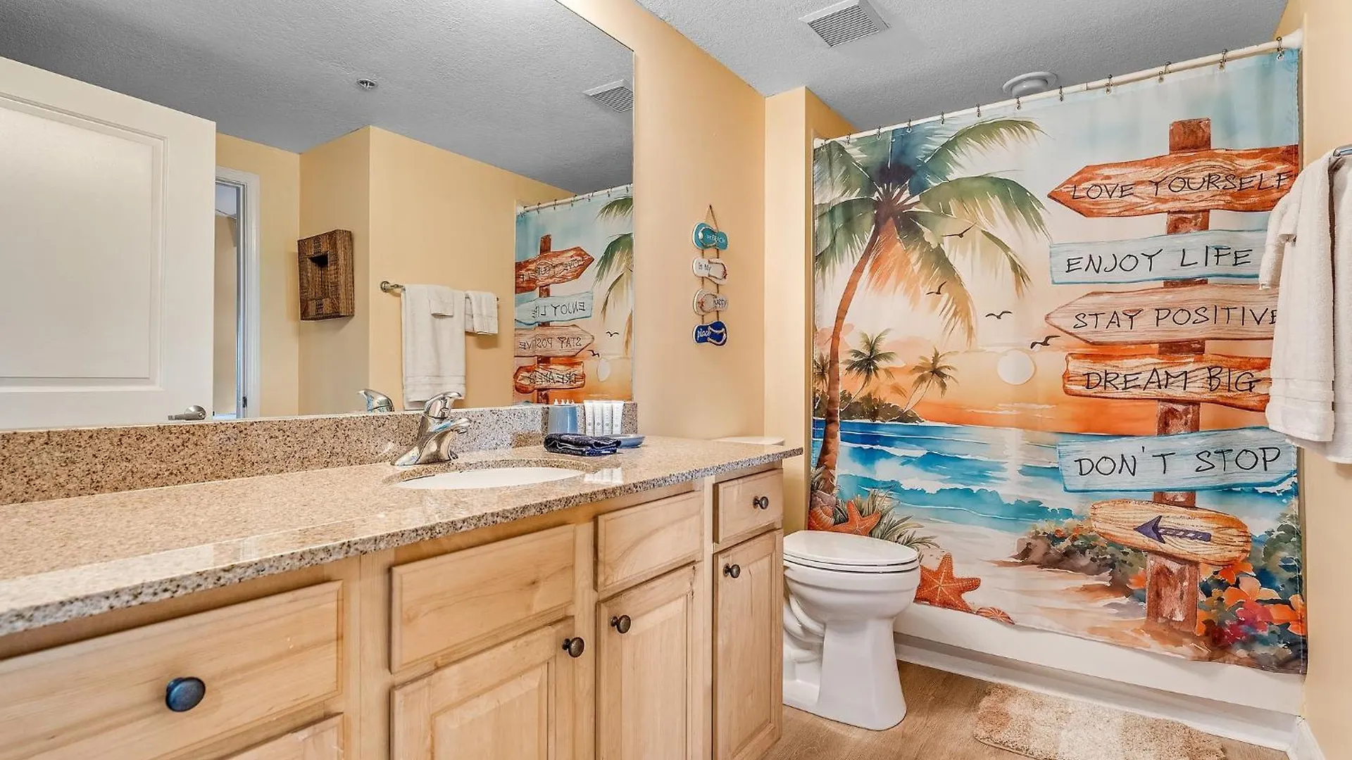 Beachfront 3Br Condo! Free Beach Chair Service! By Dolce Vita Getaways Pcb! بنما سيتي بيتش شقة