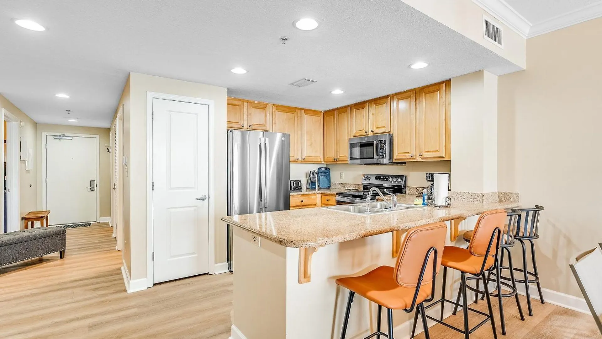 Beachfront 3Br Condo! Free Beach Chair Service! By Dolce Vita Getaways Pcb! بنما سيتي بيتش شقة